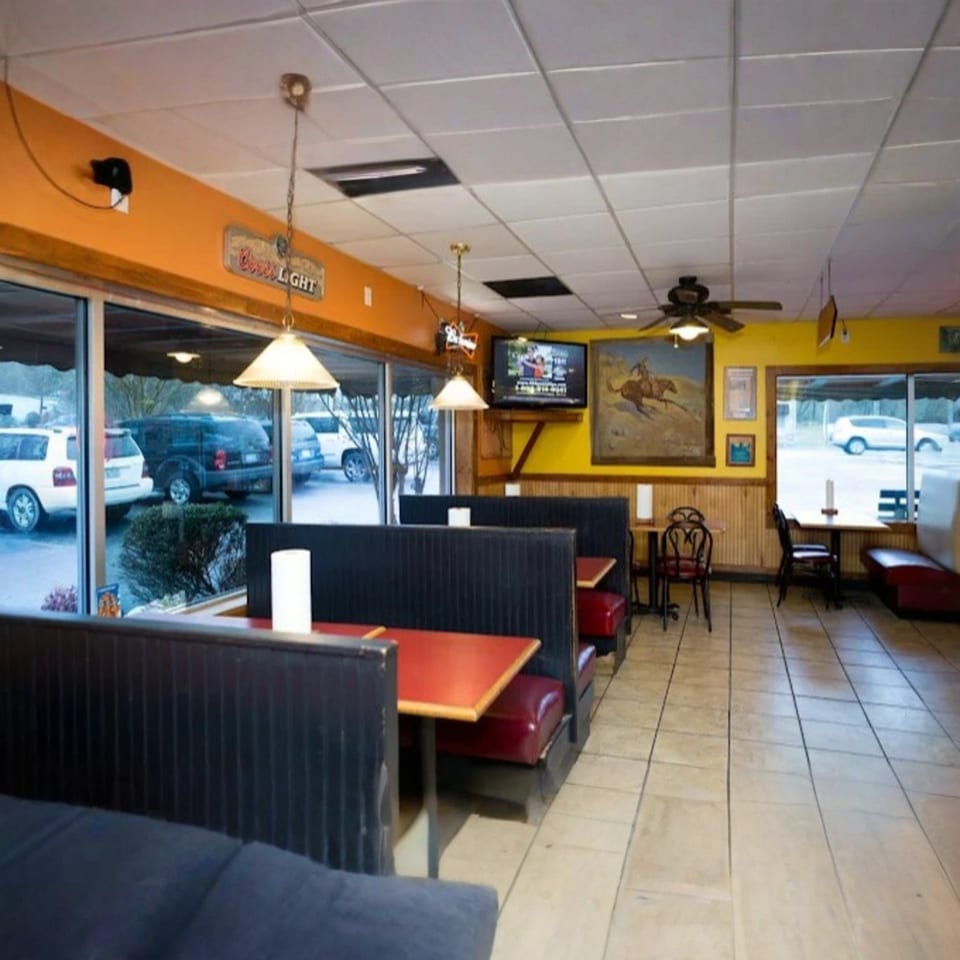 Comfortable Dine-In Experience
