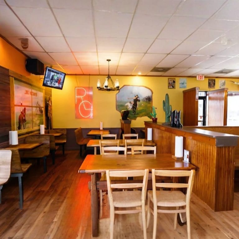 Comfortable Dine-In Experience